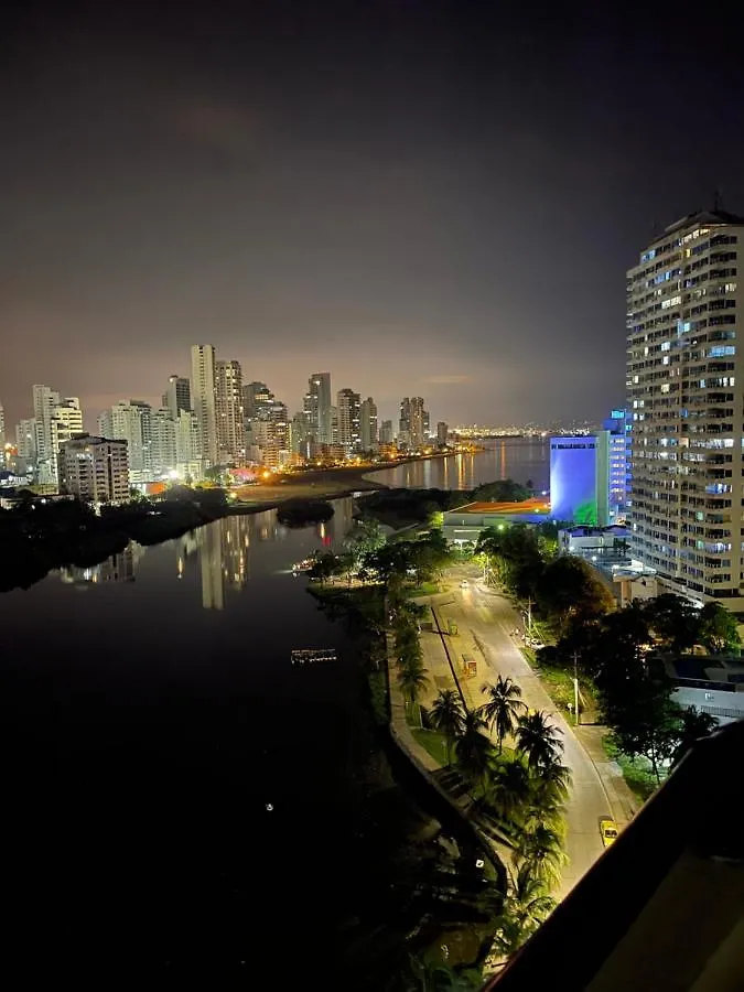 Amazing 3Br Penthouse, Full Kitchen, Pool, Bar, Dedicated Workspace Cartagena Apartment